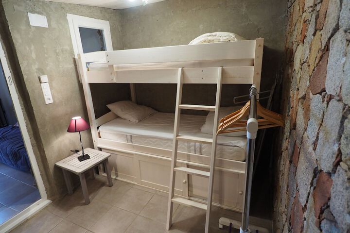 Room 18 of 144