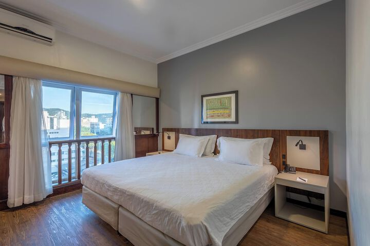 Room 52 of 139