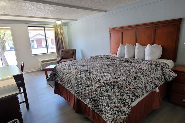 1 King Bed (9 of 16)