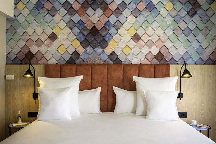 Room 10 of 76
