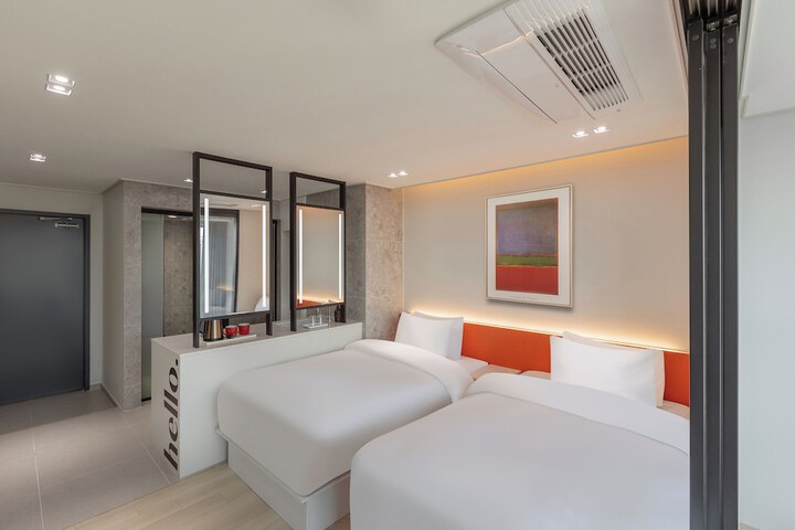 Room 32 of 56
