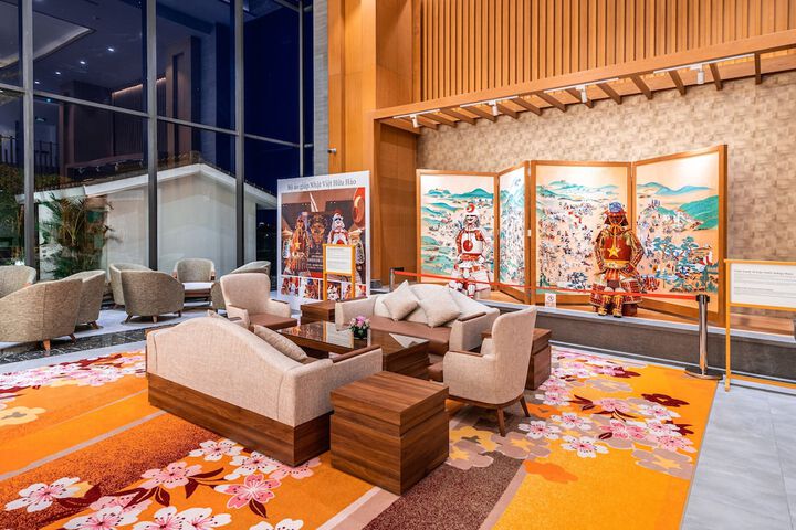 Entrance & Lobby