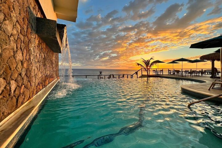Hotel Pool