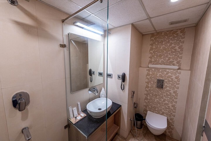 Room 6 of 11