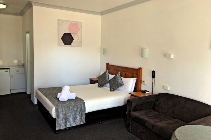Room 6 of 32