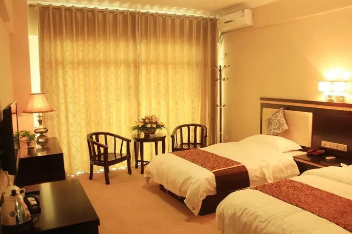 Room 3 of 10