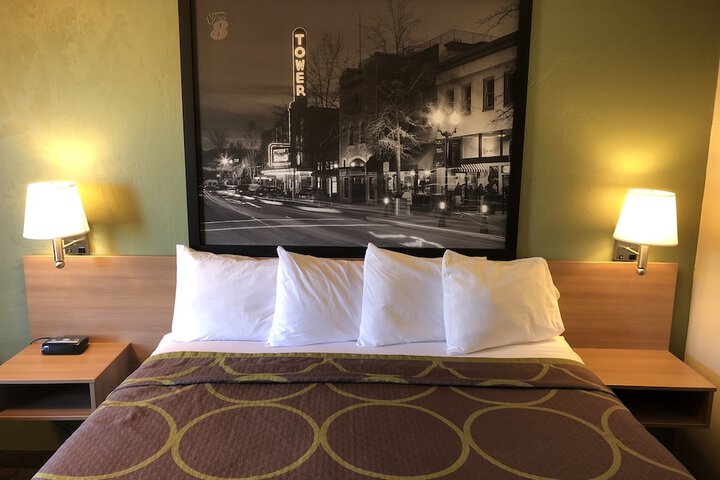Room 13 of 42