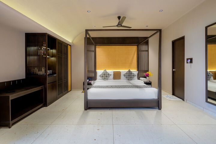 Room 5 of 44