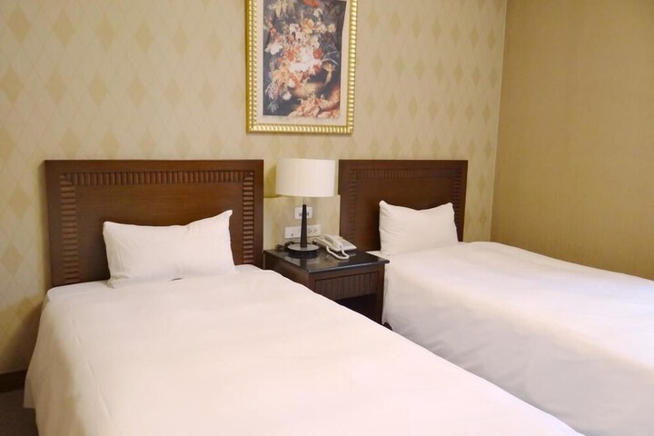 Room 8 of 37