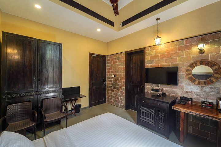 Room 4 of 76