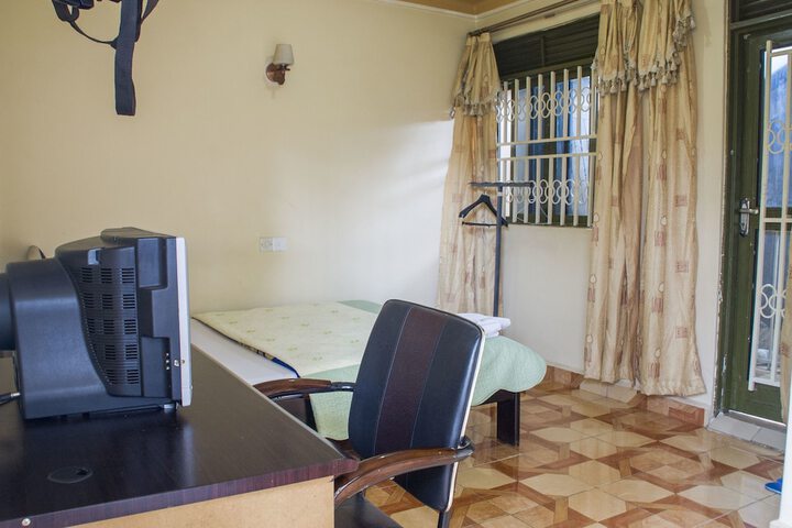 Room 16 of 30