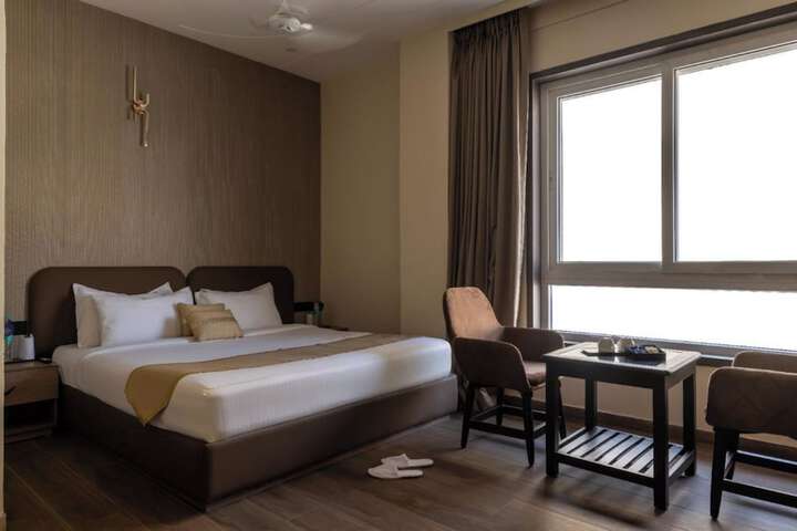 Room 16 of 30
