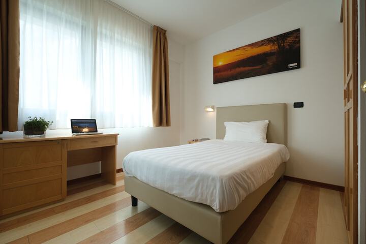 Room 25 of 53