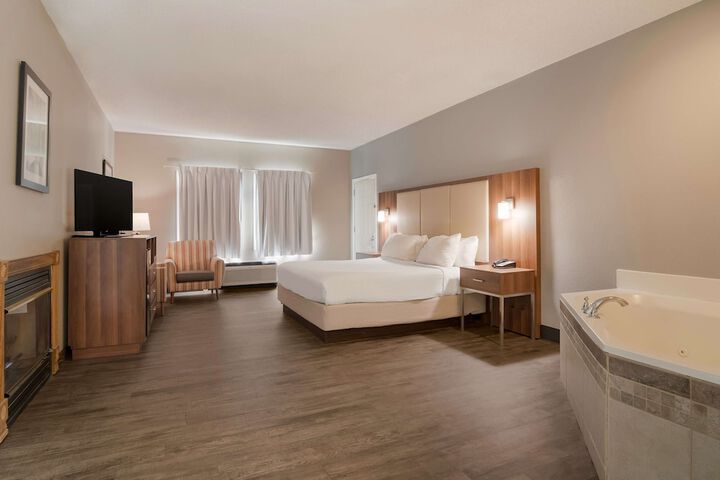 1 King Bed (8 of 15)
