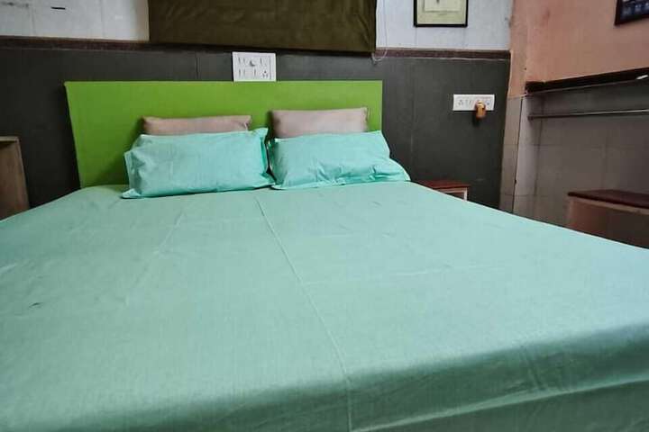 Room 5 of 12