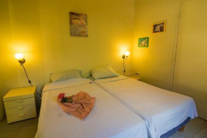 Room 4 of 10