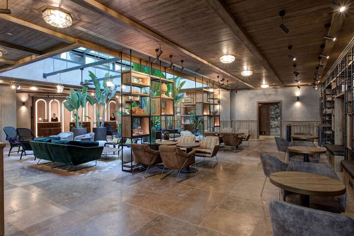 Guest Lobby
