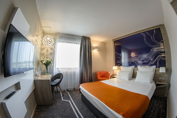 Room 3 of 91