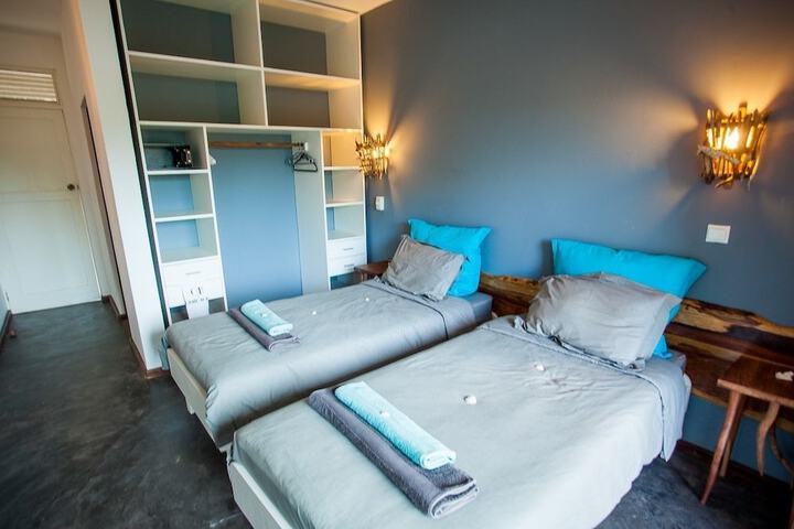 Room 4 of 39