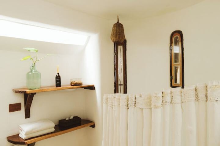Room 28 of 60
