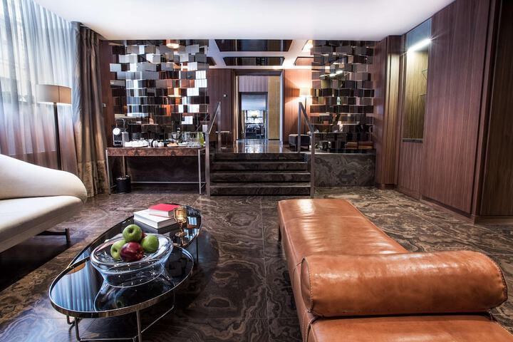 Guest Lobby