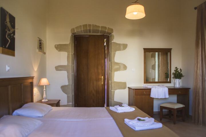 Room 14 of 65
