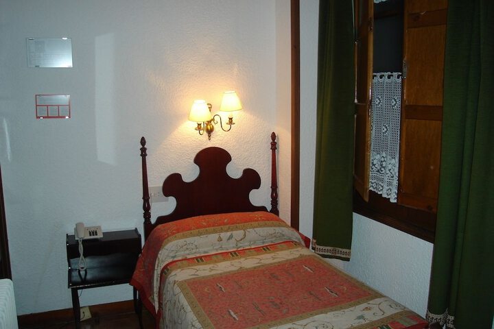 Room 9 of 39