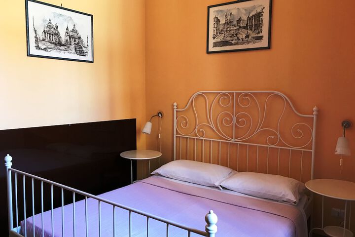 Room 17 of 28