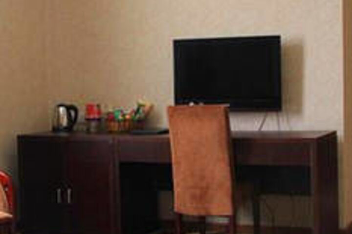 Room 8 of 28