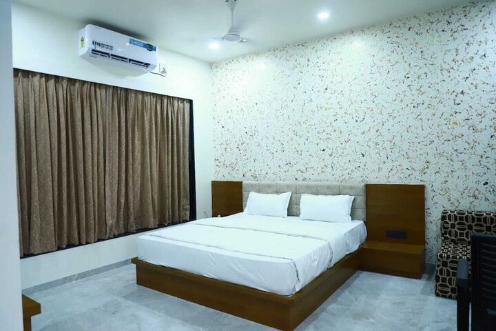 Room 7 of 14