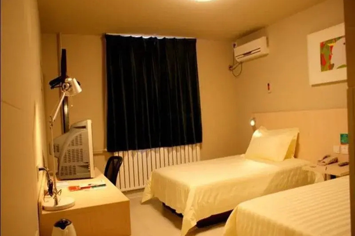 Room 3 of 24