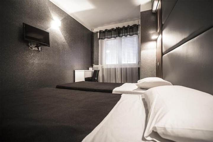 Room 8 of 35