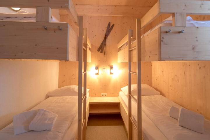 Room 4 of 34