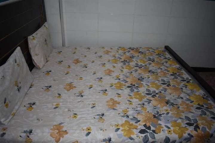 Room 4 of 7