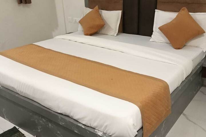 Room 3 of 9