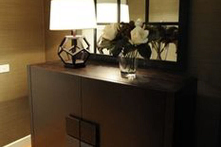 Room 10 of 13