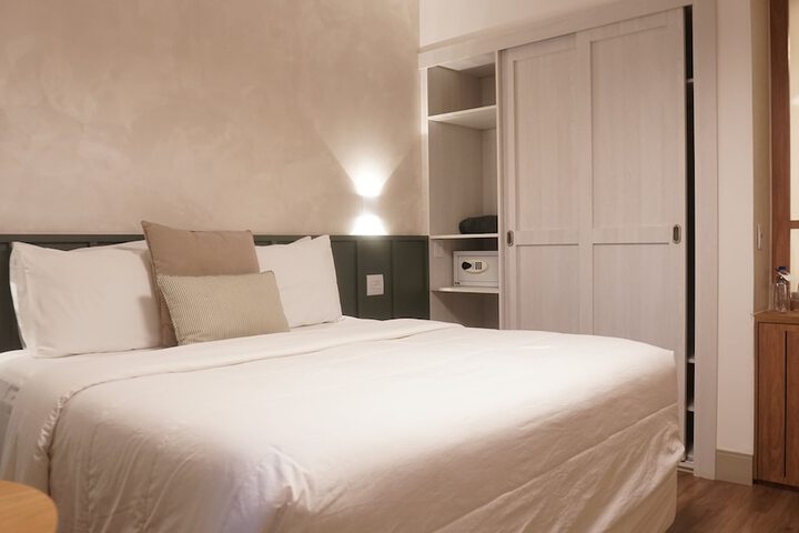 Room 6 of 43