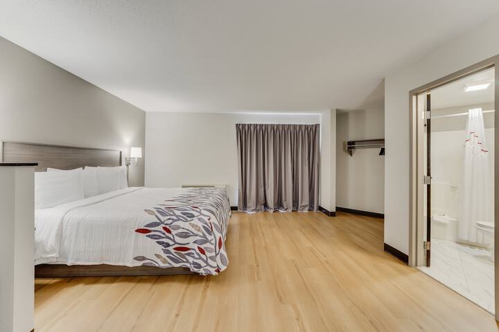 Standard King Bed Accessible (10 of 24)