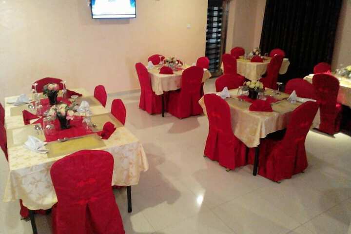 Dining 1 of 7