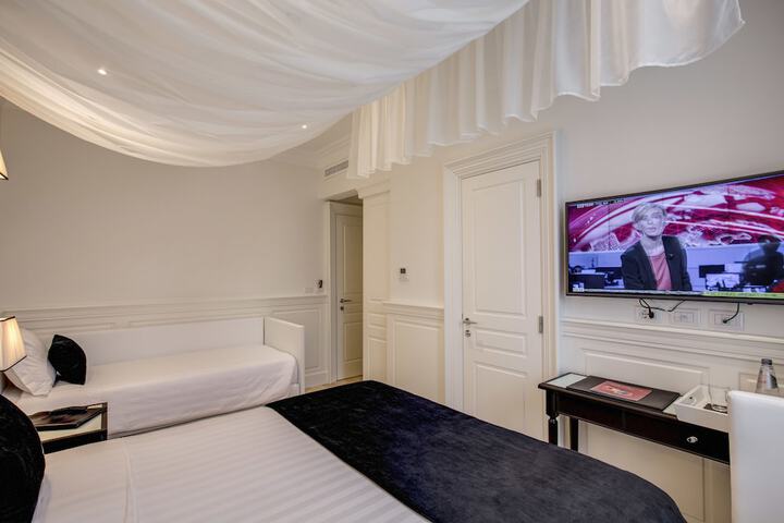 Room 12 of 30