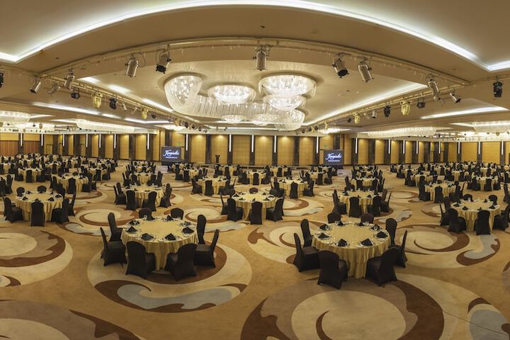 Ballroom/Hall 198 of 208