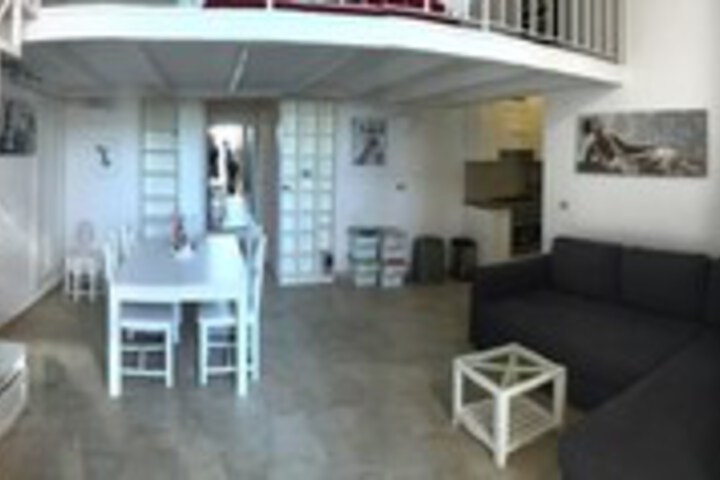 Room 11 of 24