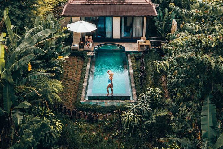 Hotel Pool