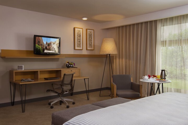 Room 7 of 90