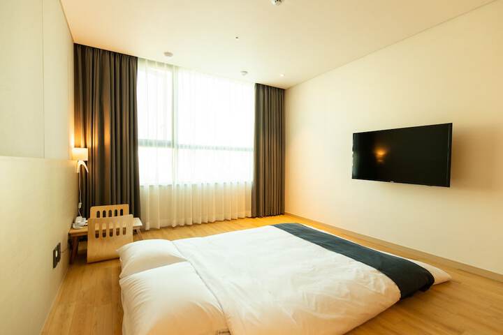 Room 28 of 61