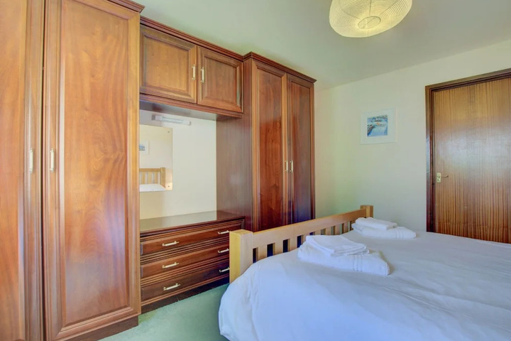 Room 4 of 15