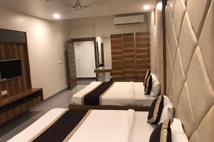 Room 8 of 14