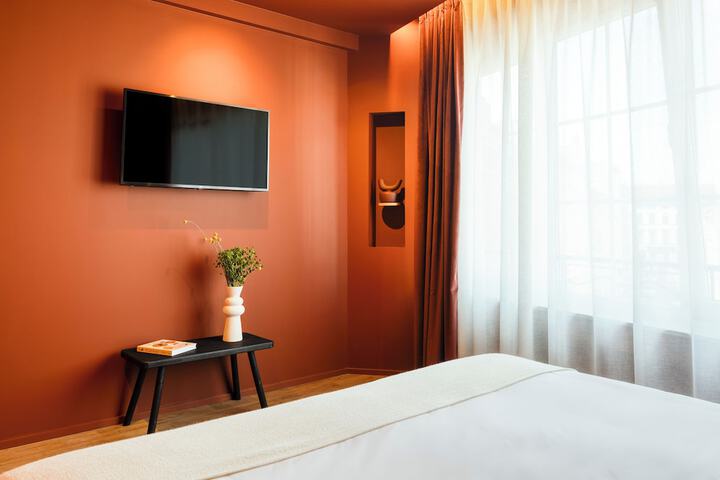 Room 7 of 33