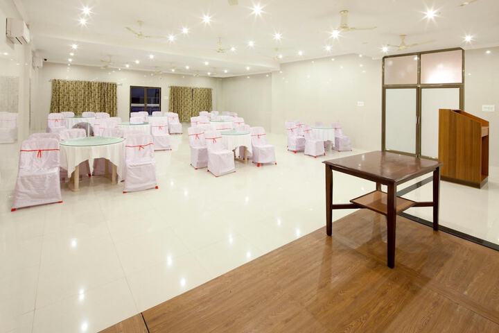 Ballroom/Hall 25 of 33