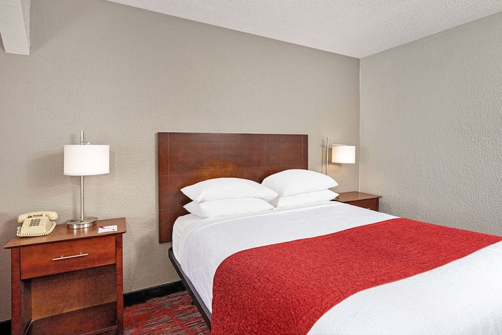 1 King Bed Accessible (1 of 21)